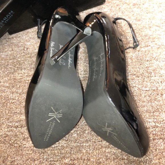 Kardashian Kollection Black Dallas T Strap Heels - Picture 5 of 7